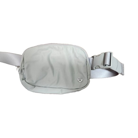 Lululemon Everywhere Women's Belt Bag - Picture 2 of 6